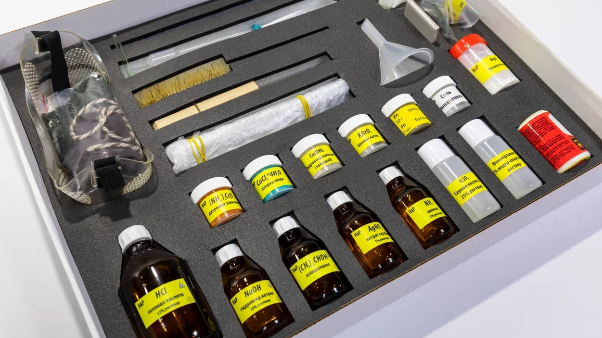 Анатолий Гарбузов: В ОЭЗ «Технополис «Москва» начали серийный выпуск наборов экспериментов по химии для школьников