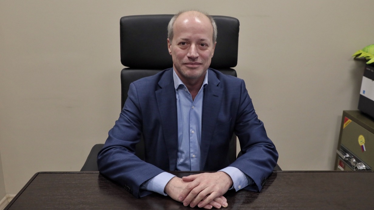 Эдуар Асланов отмечает, что сложнее всего удивить молодых зрителей, привыкших к новым технологиям