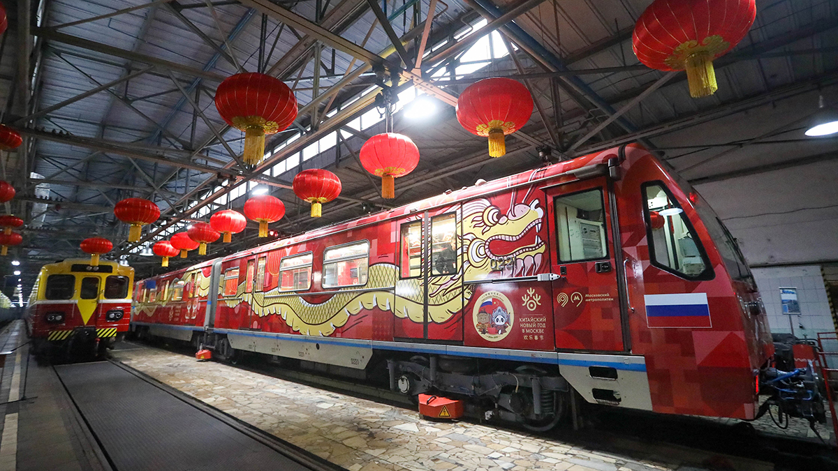 Посвященный китайскому Новому году поезд запустят на синей ветке метро