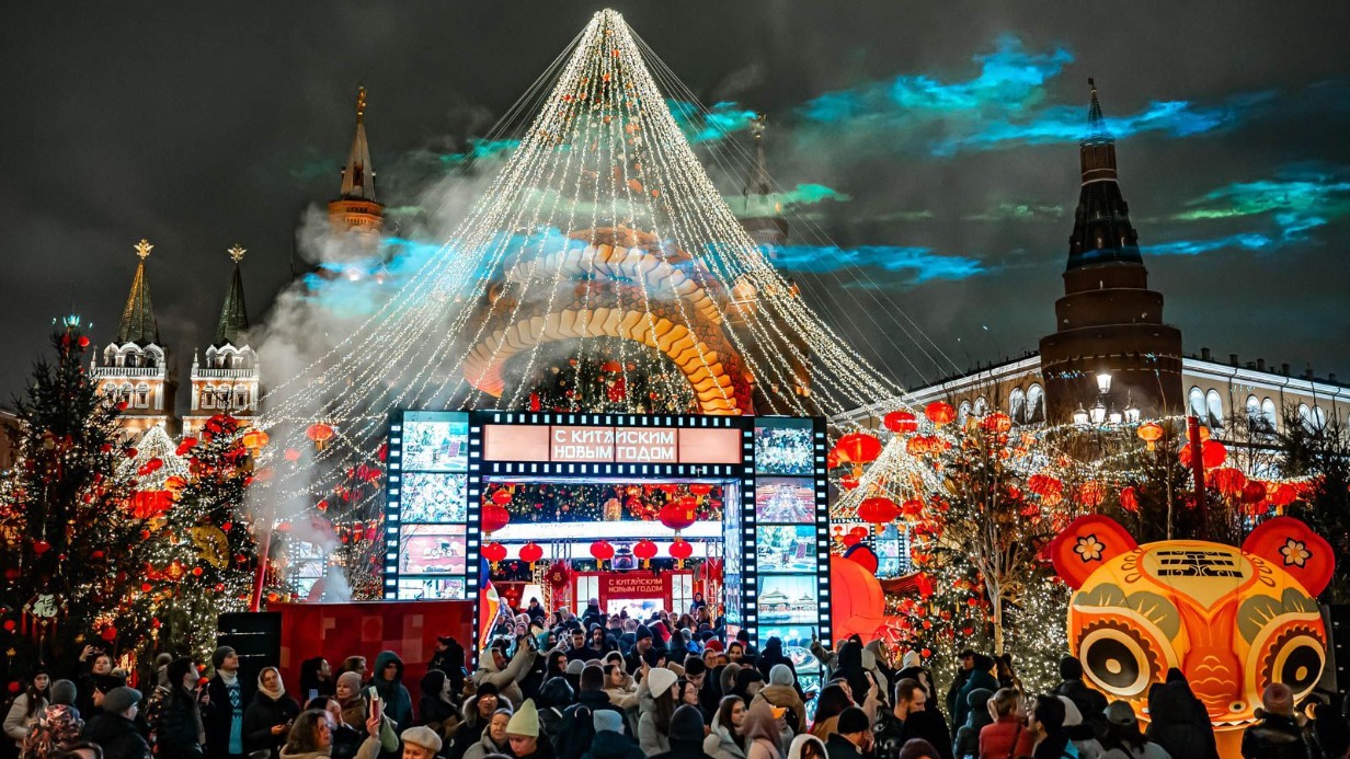 Когда можно увидеть «северное сияние» над Манежной и Болотной площадями