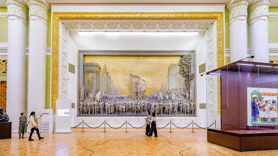 На выставке #ТретьяковкаНаВДНХ можно увидеть уникальные горельефы