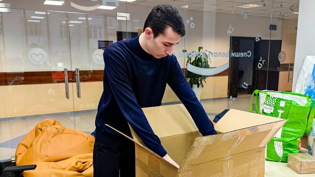 Собрать подарки и поддержать словом: как студенты из Москвы помогают бойцам СВО