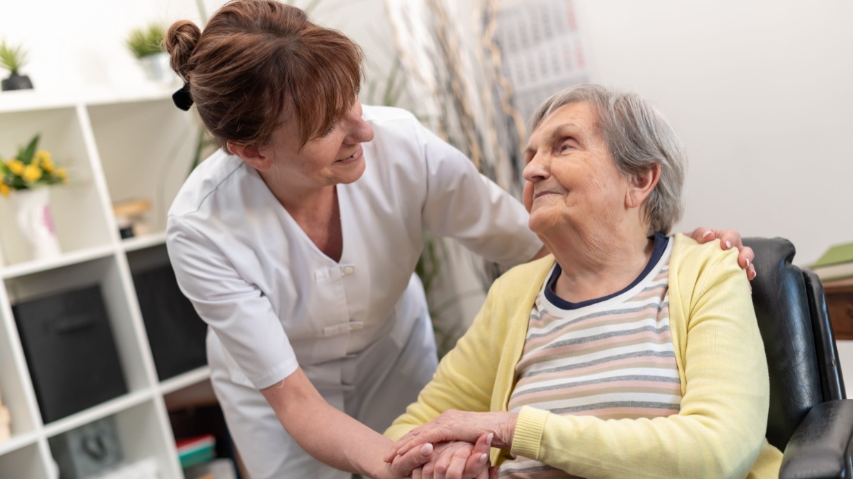 Денежные выплаты и уход по договору ренты пенсионер получает до конца своей жизни