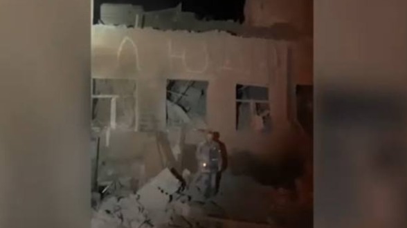 Синельников: Бомба ВСУ попала в школу-интернат в Судже, под завалами 95 человек