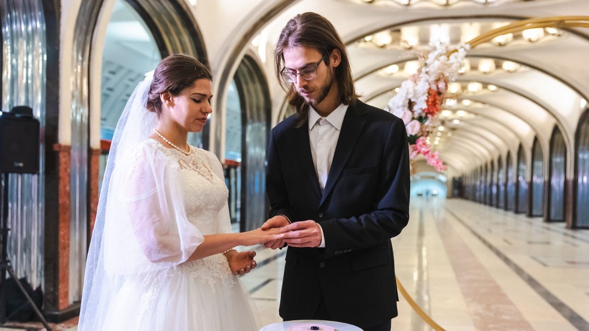 На станции метро «Маяковская» прошли первые церемонии бракосочетания в 2025 году