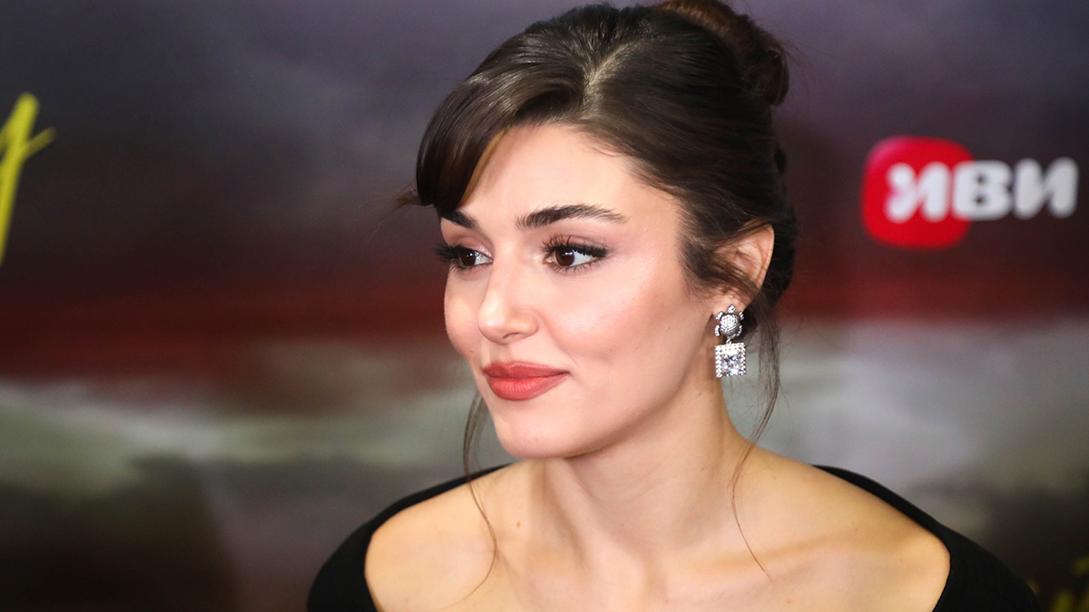 Полиция получила ордер на арест Ханде Эрчел: за что разыскивают актрису «Постучись в мою дверь»