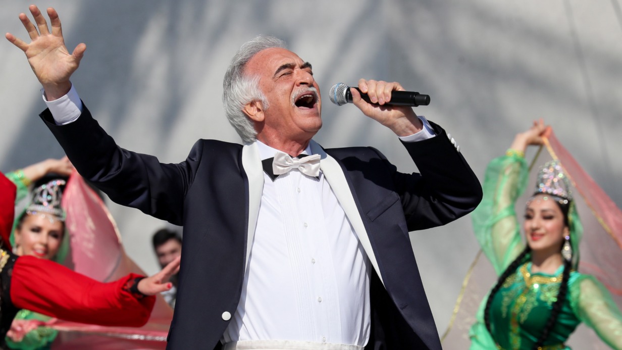 Посол Азербайджана в России Полад Бюльбюль оглы во время праздничных мероприятий на ВДНХ