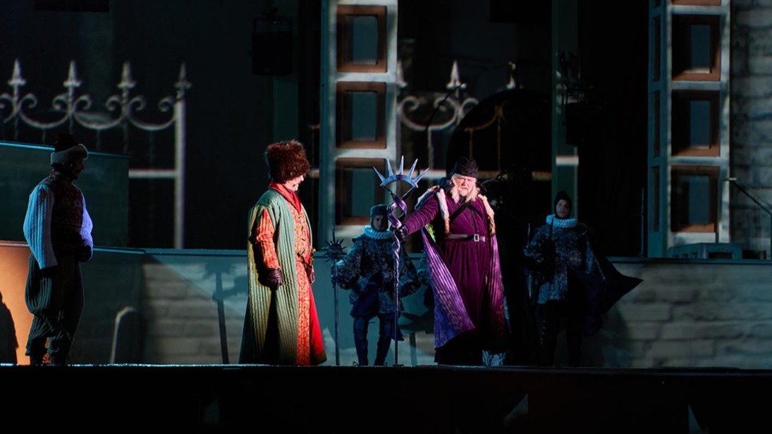 Кадр из спектакля «Соборная площадь»