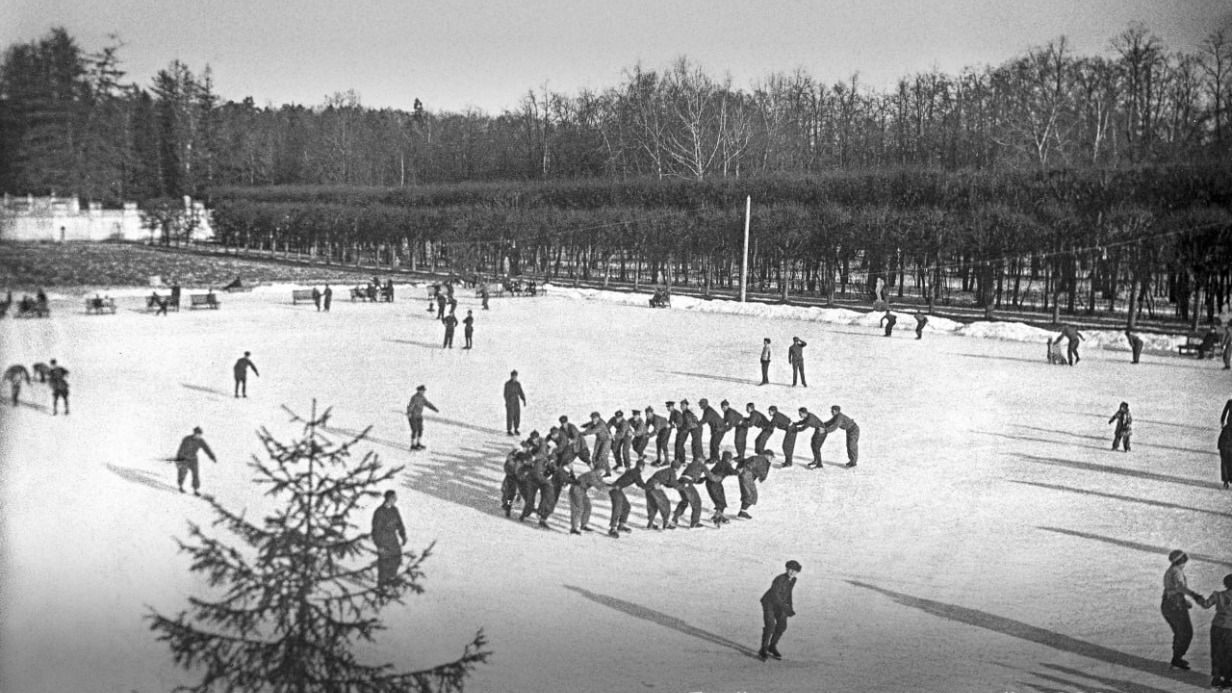 Собянин: Главархив показал, как москвичи проводили зимний досуг в прошлом веке