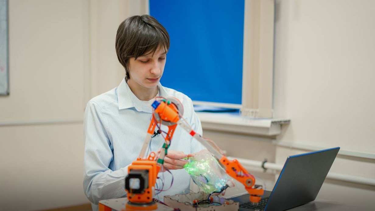 Собянин рассказал, какие умные устройства разрабатывают московские школьники