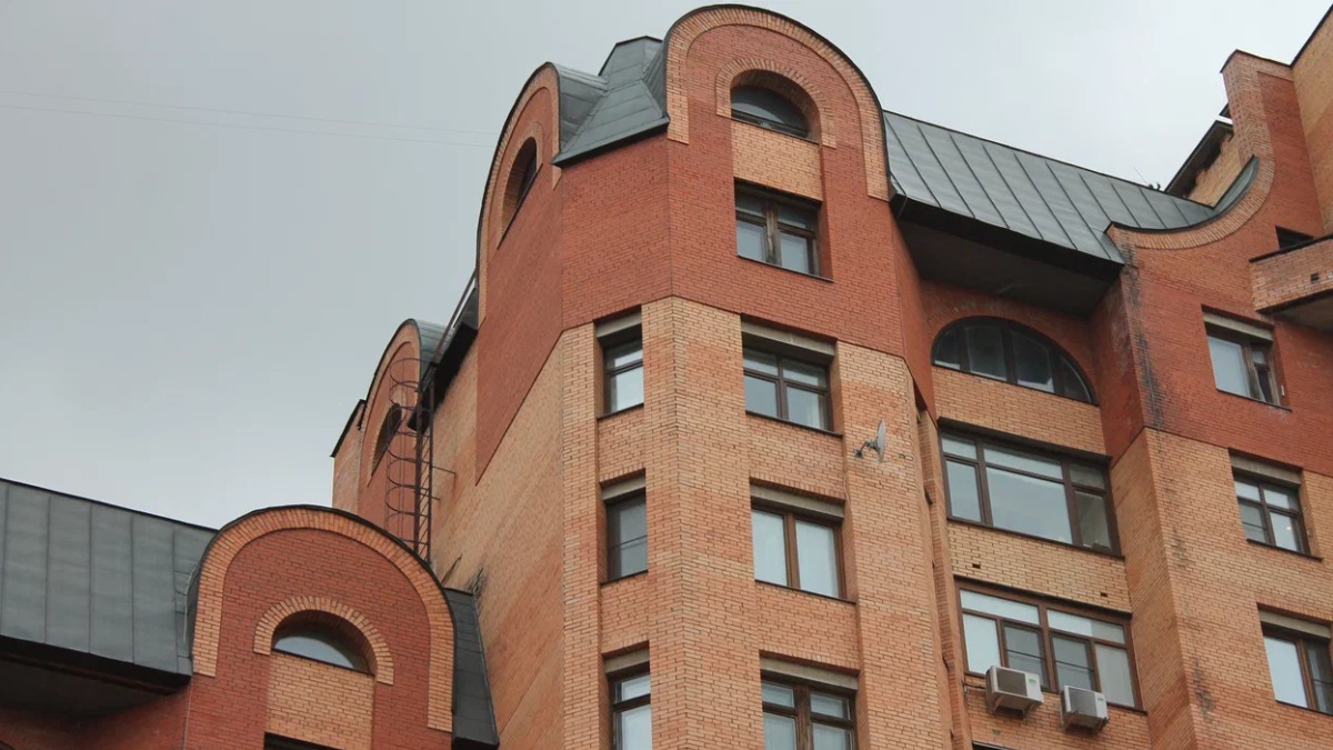 В жилом доме на северо-востоке столицы в 2025 году заменят все лифтовое оборудование