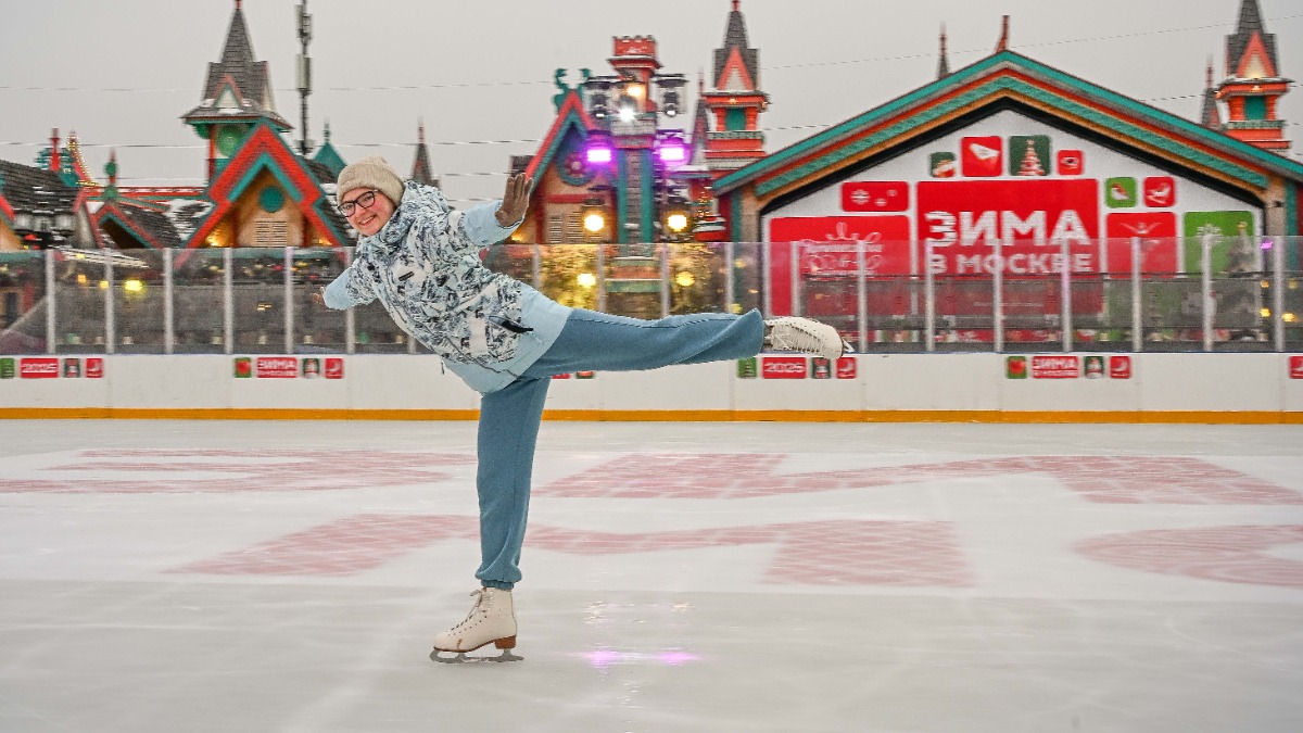 Москвичам рассказали, где в городе можно покататься на коньках в любую погоду