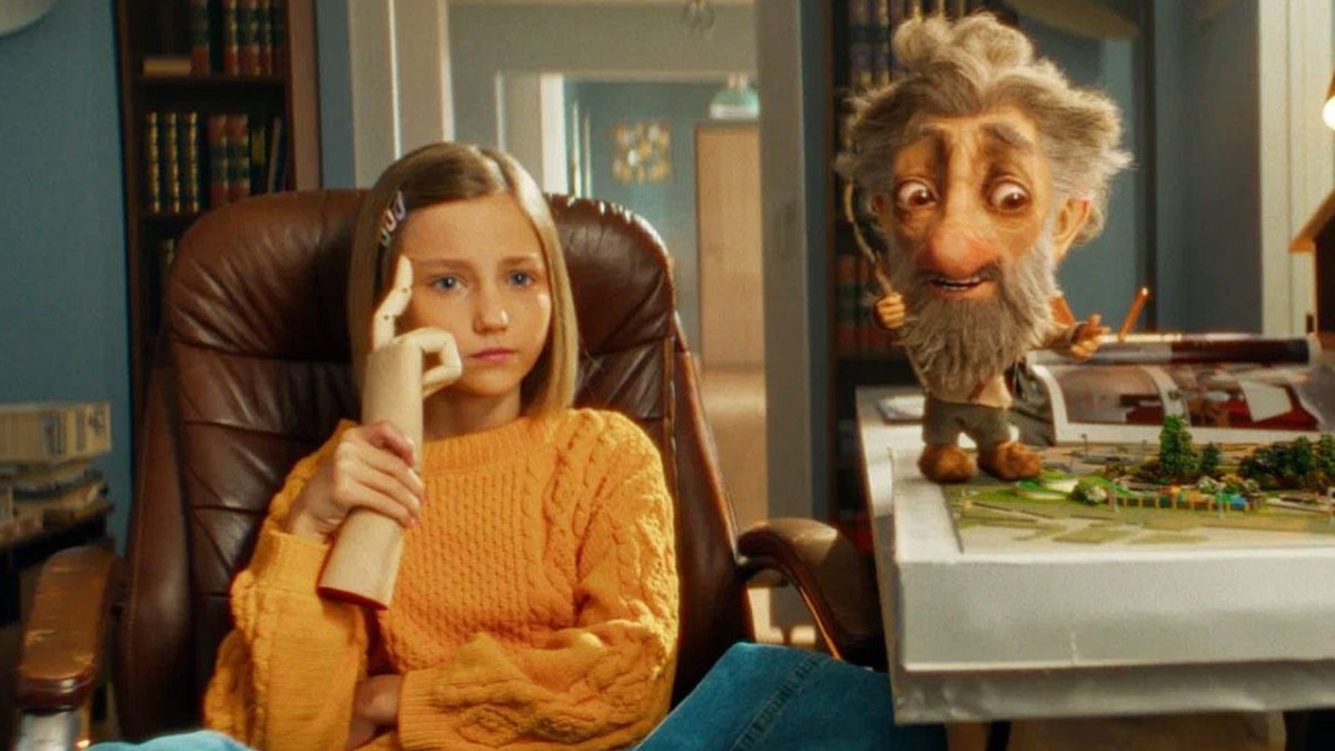 Актриса София Петрова в роли Наташи и домовой Нафаня