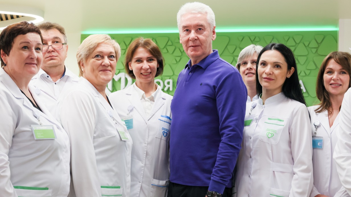 Мэр Москвы Сергей Собянин пообщался с врачами детской городской поликлиники № 52, которую открыли после реконструкции