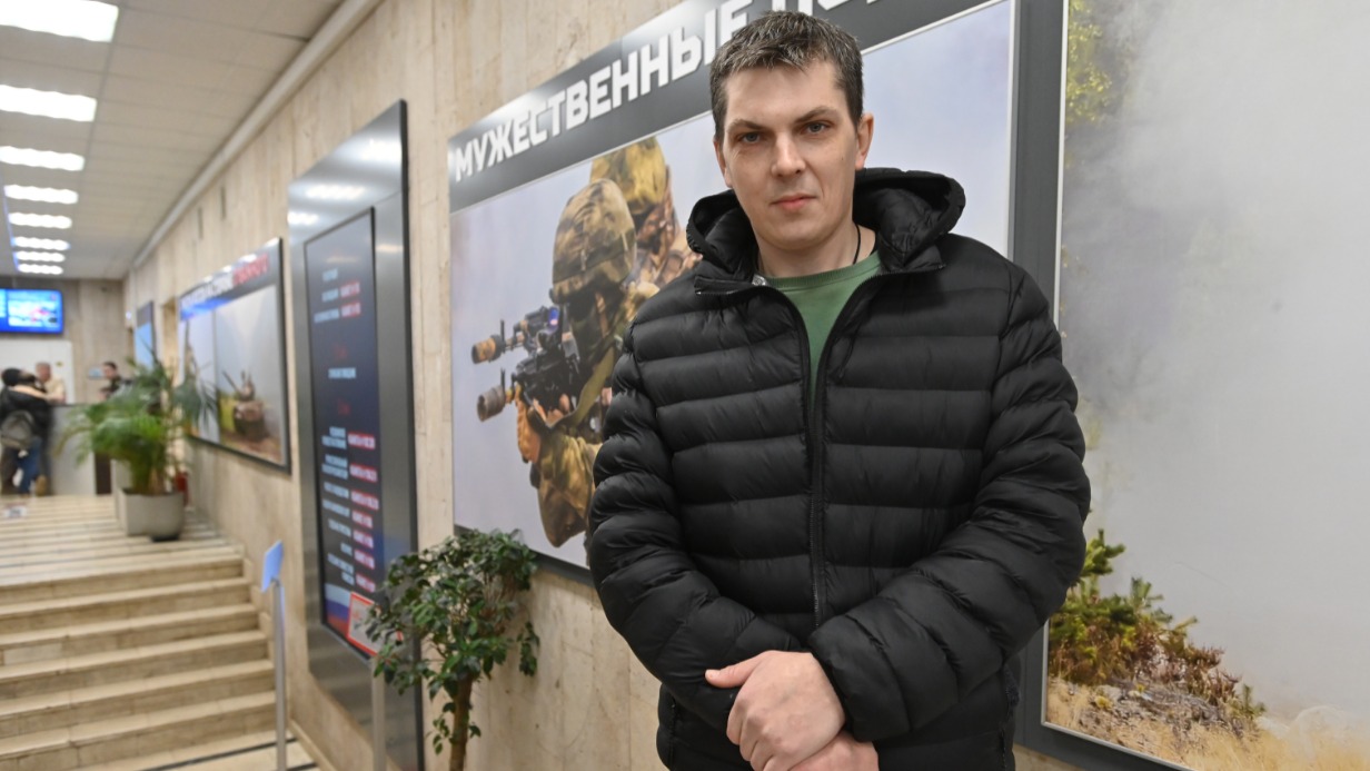 Боец Евгений Антонов в Едином пункте отбора на военную службу по контракту