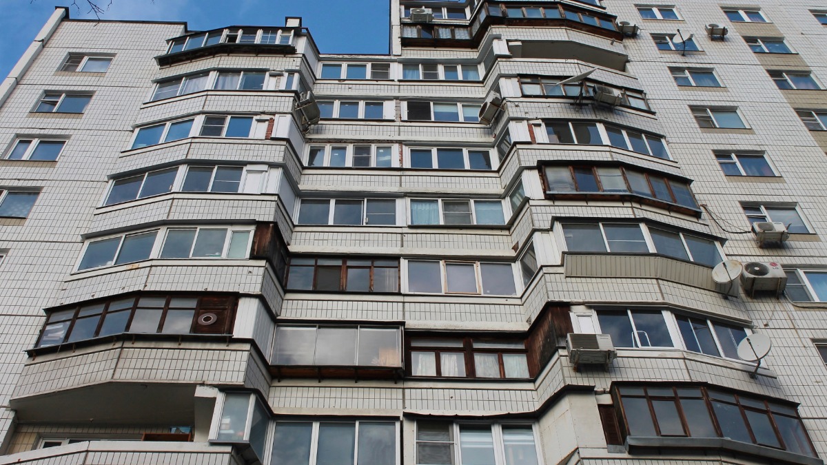 В 2025 году в жилом доме 2000 года постройки на севере столицы заменят все лифтовое оборудование