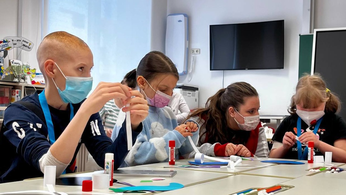 Юные москвичи проводят образовательные и творческие мероприятия для учеников госпитальных школ