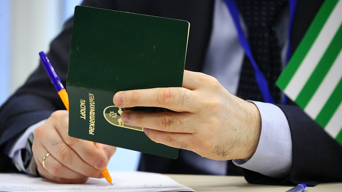 Процесс выборов президента Абхазии на участке в Москве начался успешно