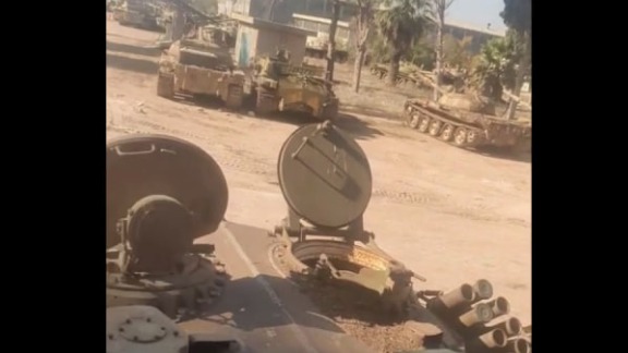 Кадры брошенных сирийских баз с танками РФ появились в Сети