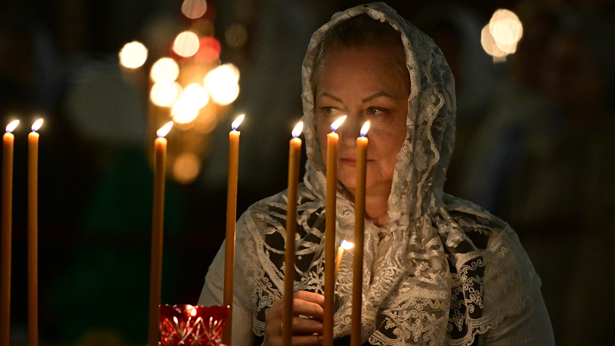Около 10 тысяч человек простились с духовником патриарха Кирилла Илием