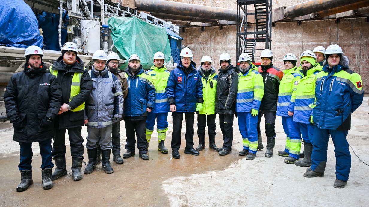 Мэр Москвы Сергей Собянин дал старт проходке тоннеля между станциями «Рублево-Архангельское» и «Липовая Роща» на новой линии метро. В перспективе Рублево-Архангельская ветка свяжет два деловых центра: существующий «Москва-Сити» и строящийся «Сбер-Сити»