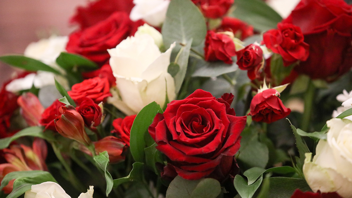 Как продлить жизнь увядающему букету цветов