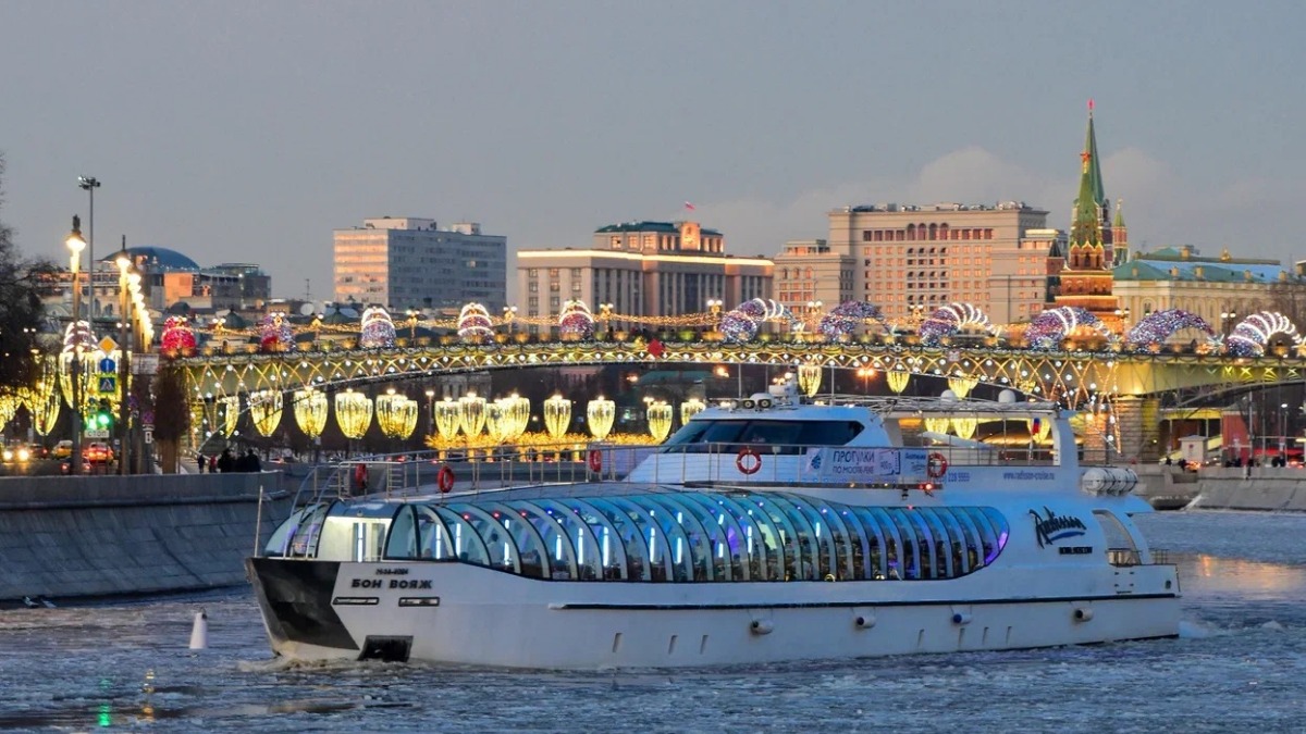 Патриотический рейс по Москве-реке в День защитника Отечества