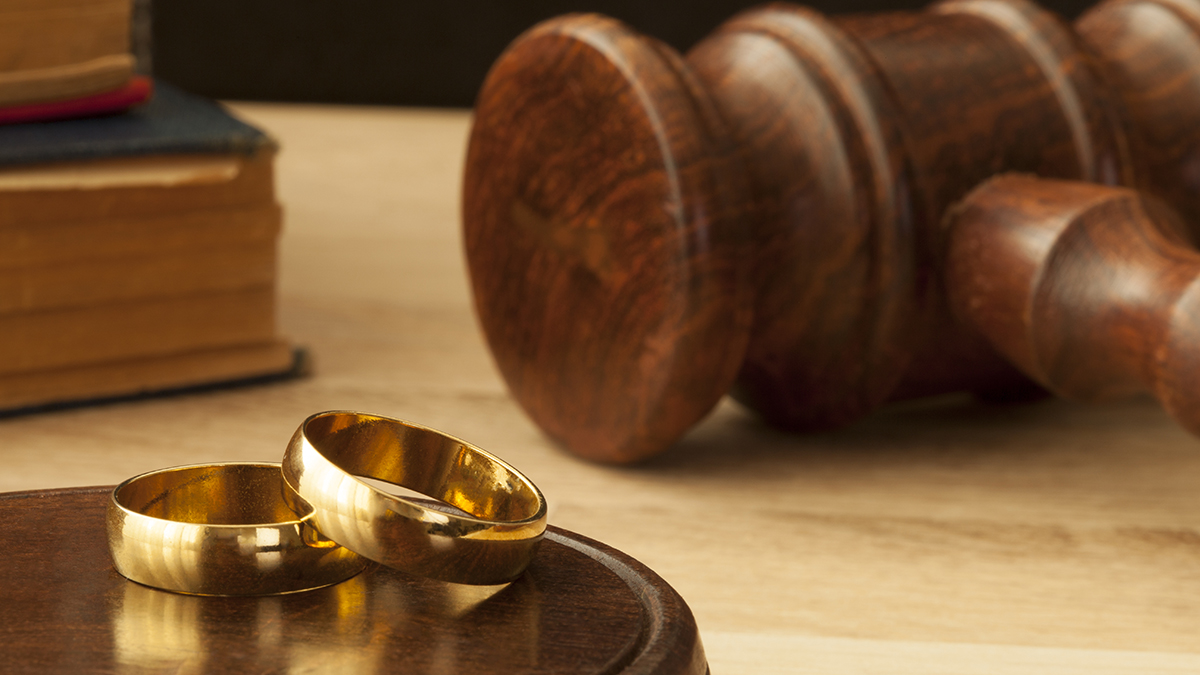 Злостным неплательщикам алиментов могут ограничить поступление на госслужбу