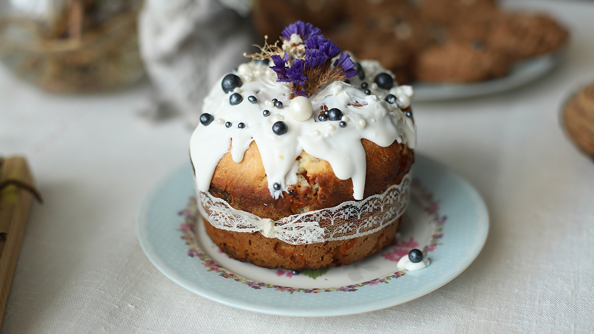 Золотой кулич почти за три миллиона рублей выпустили в России