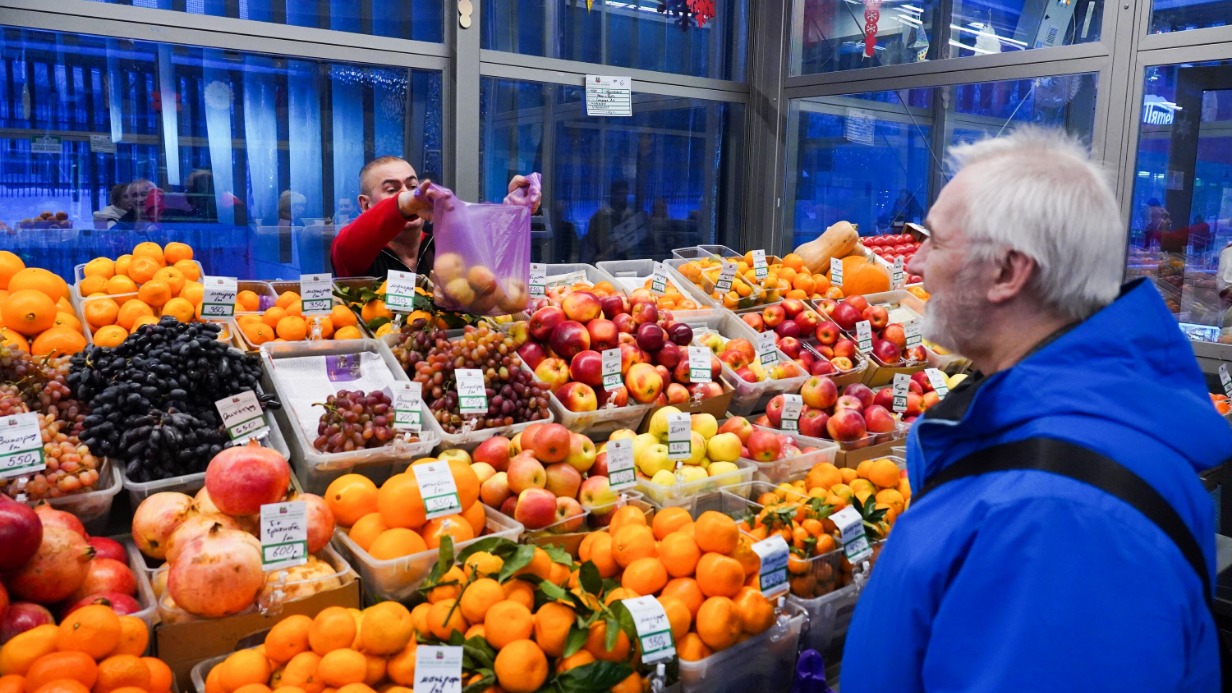 Стоимость импортных фруктов, которые продают в столице, зависит от курса доллара