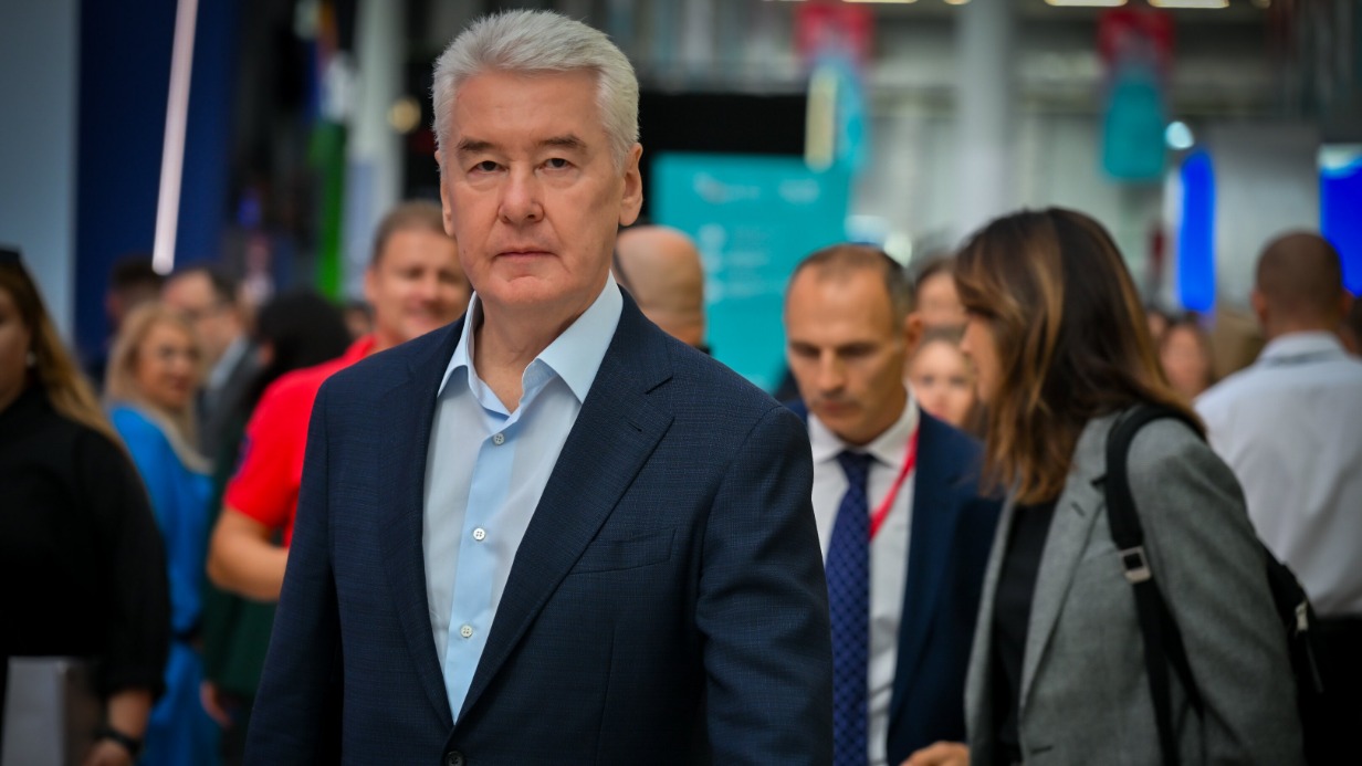 Мэр Москвы Сергей Собянин на Форуме инновационных финансовых технологий, который проходил на территории центра «Сириус» в Сочи. Опыт столицы по развитию города и мерам поддержки всех перспективных направлений экономики, в том числе и изобретательства, пользуется спросом в регионах