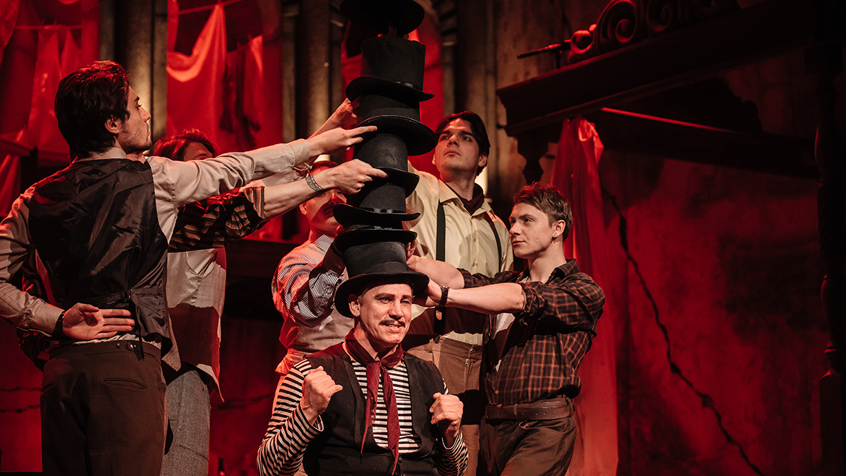 Спектакль Дмитрия Астрахана «Цилиндр»: о чем он и где посмотреть