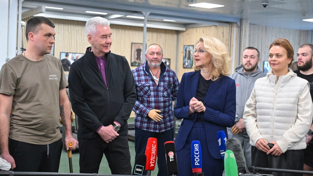 Собянин, Голикова и Цивилева посетили госпиталь для реабилитации участников СВО