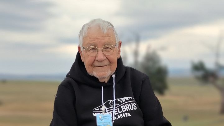 Режиссер Кононов умер в самолете, который экстренно вернулся в Шереметьево