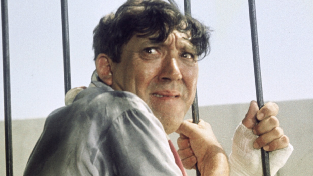 Юрий Никулин в роли Семена Семеновича Горбункова в фильме Леонида Гайдая «Бриллиантовая рука»