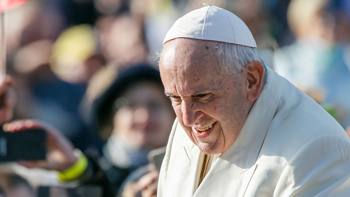 Папа Римский впервые появился на публике за последние пять недель