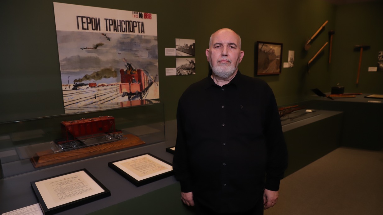 Куратор выставки «Локомотивы Победы. Железные дороги в годы Великой Отечественной войны» Алексей Литвин рассказывает о том, как работники железной дороги помогали эвакуировать людей в годы Великой Отечественной войны