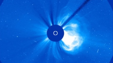 Появились кадры выброса самого крупного облака плазмы на Солнце в 2025 году
