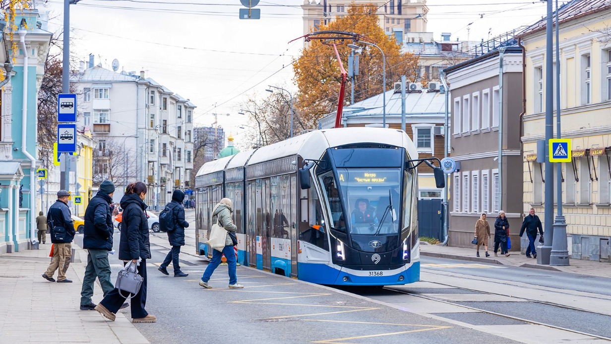 Собянин сообщил о планах обустройства еще 150 приподнятых трамвайных платформ