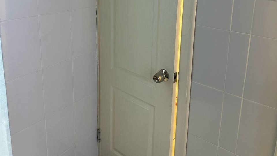 Студентка в Красноярском крае родила ребенка в туалете общежития и выбросила его