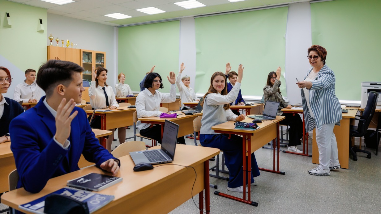 Более 80 тысяч школьников готовятся к ЕГЭ в Московской электронной школе