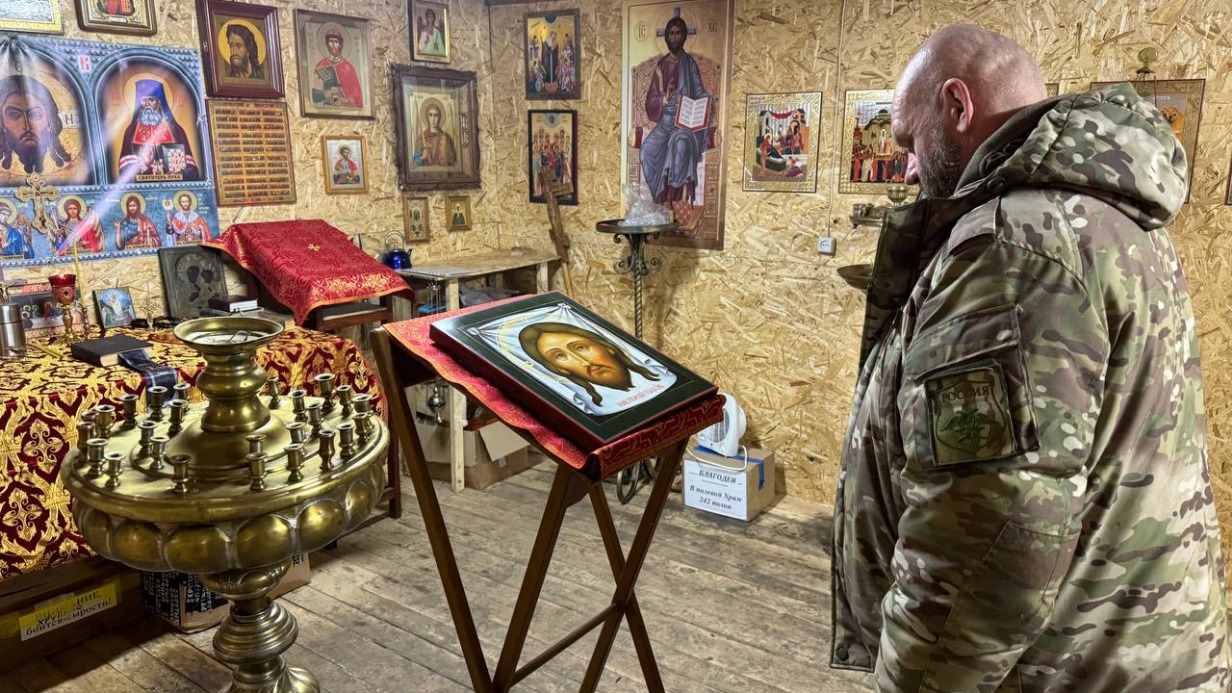 Полковой храм здесь никогда не пустует, потому что «не бывает атеистов в окопах под огнем»