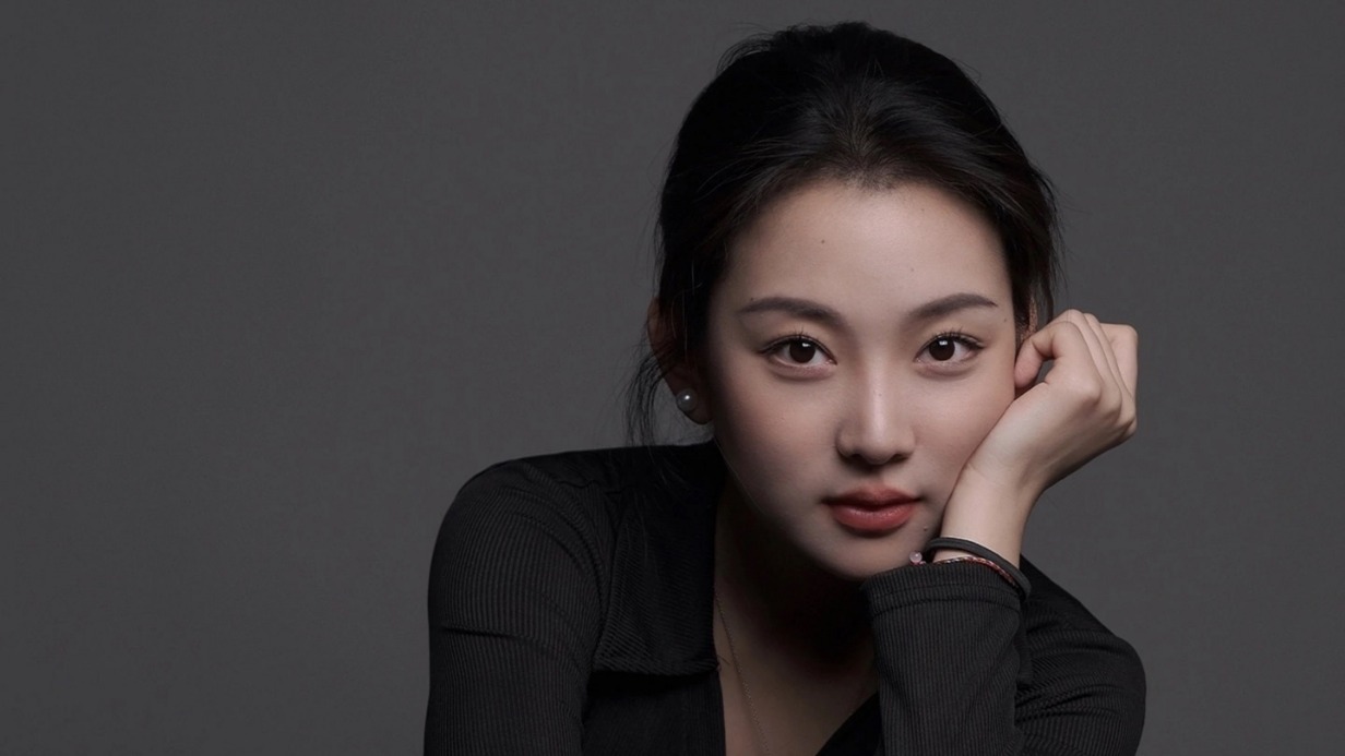 Чжэн Ханьи приехала из Китая в Россию учиться актерскому мастерству, и студенткой снялась в кино