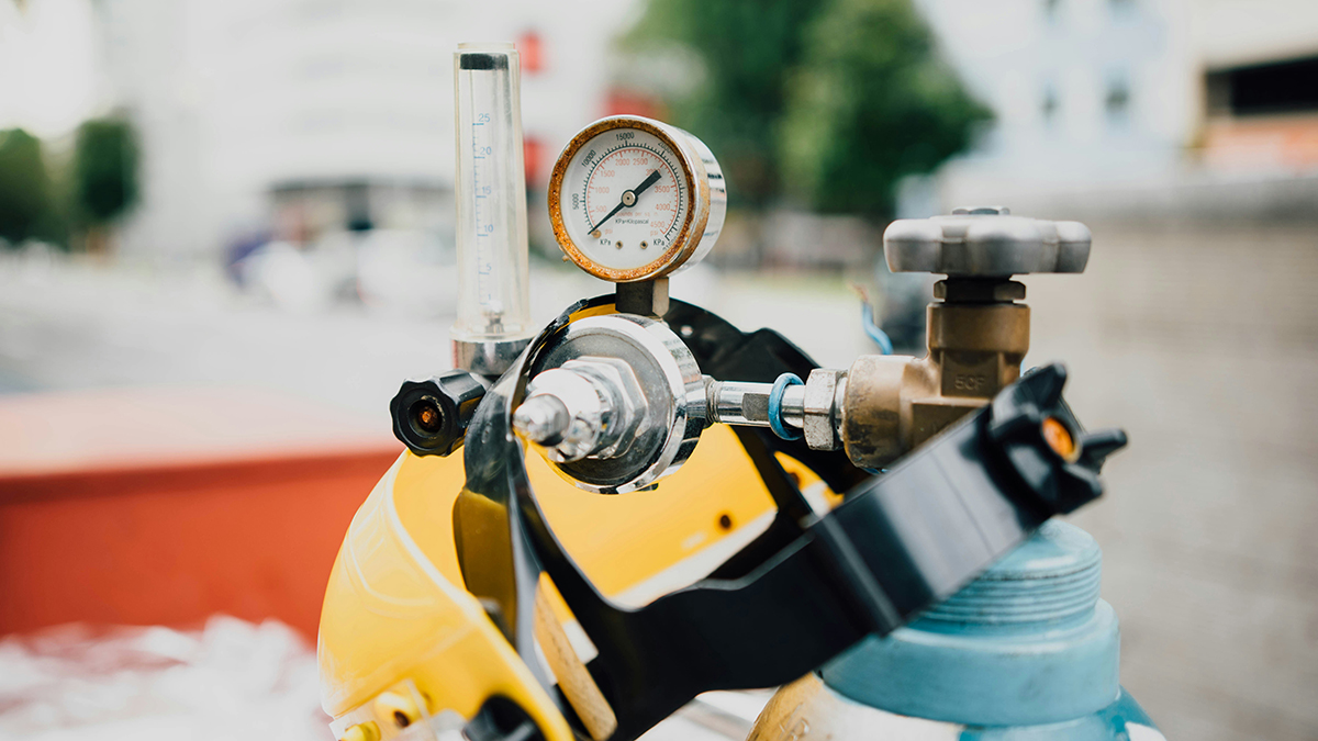 Жители Подмосковья пытались «надуть» друга с помощью кислородного баллона - Mash