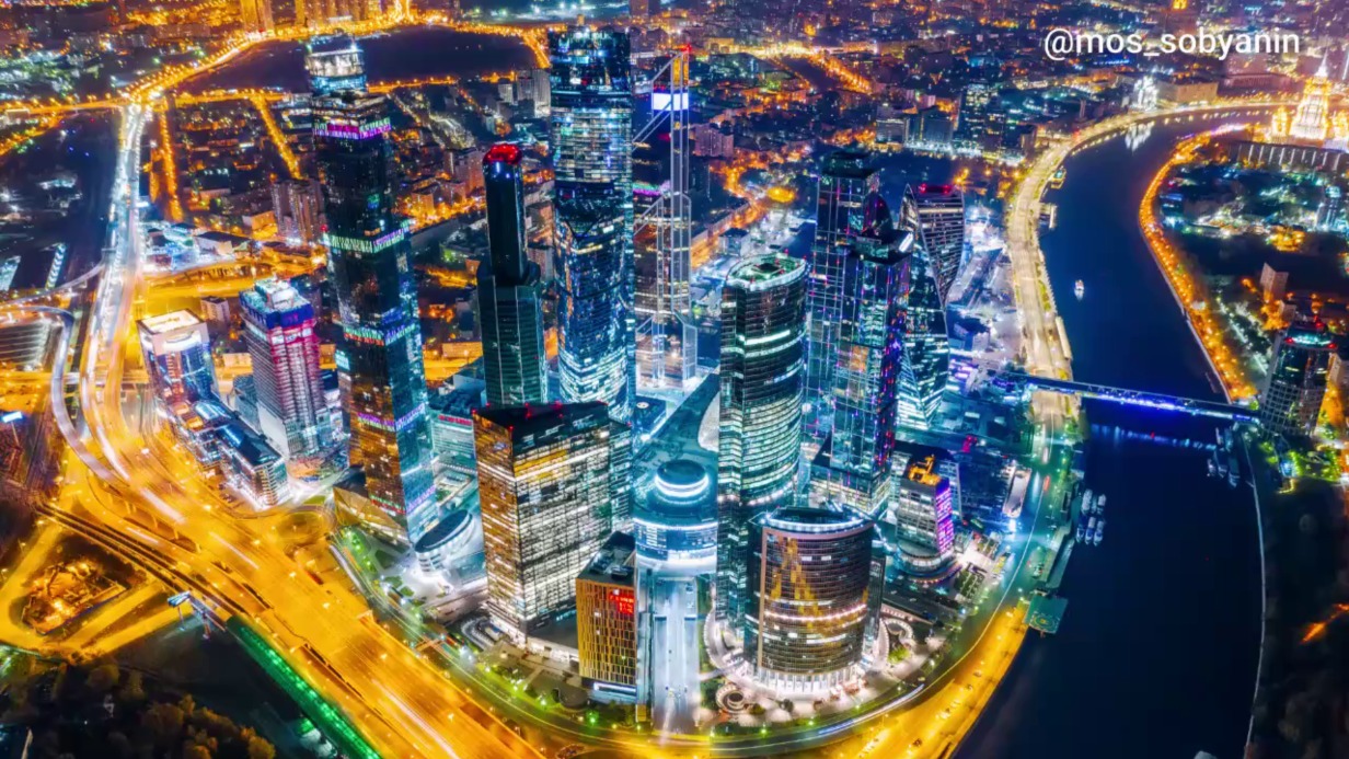 Собянин сообщил, что в Москве установят еще 32 тысячи светильников и фонарей