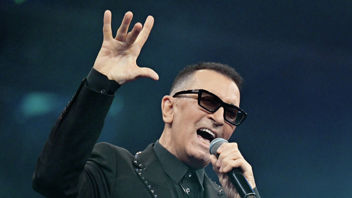 Певец Буйнов принес извинения после ДТП в Подмосковье