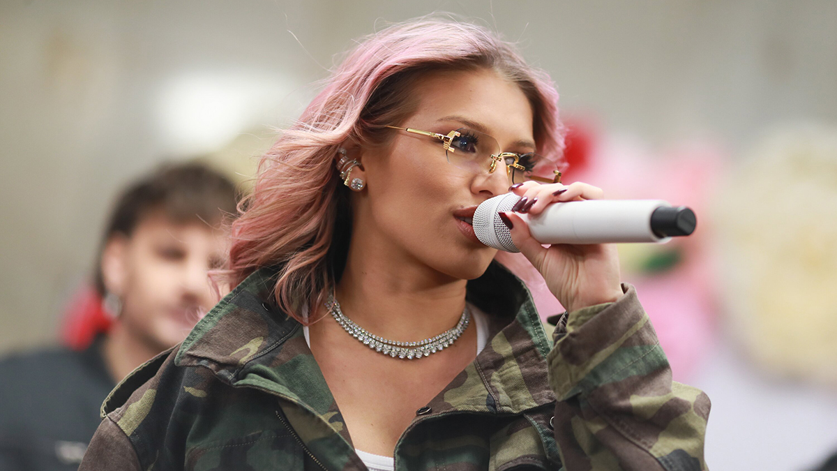 РАО достигло мирового соглашения с певицей Чеботиной по иску о компенсации