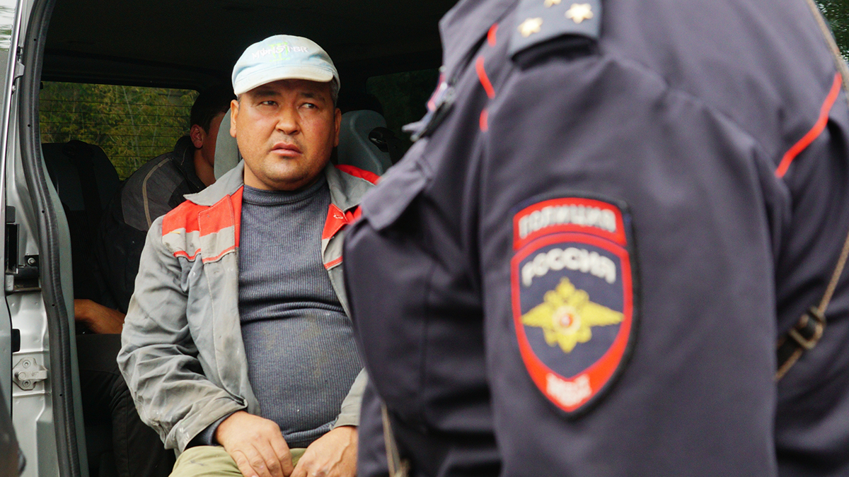 Пожизненно запретить въезд в страну мигрантам-преступникам предложили в России