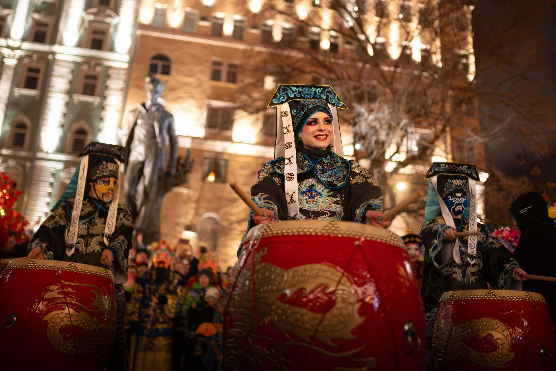 Чем заняться на площадках фестиваля «Китайский Новый год»: составить гороскоп, посмотреть шествие с драконами и попробовать дамплинги