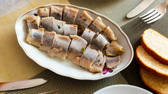 Селедка: польза, вред, чем опасна, как лучше ее есть